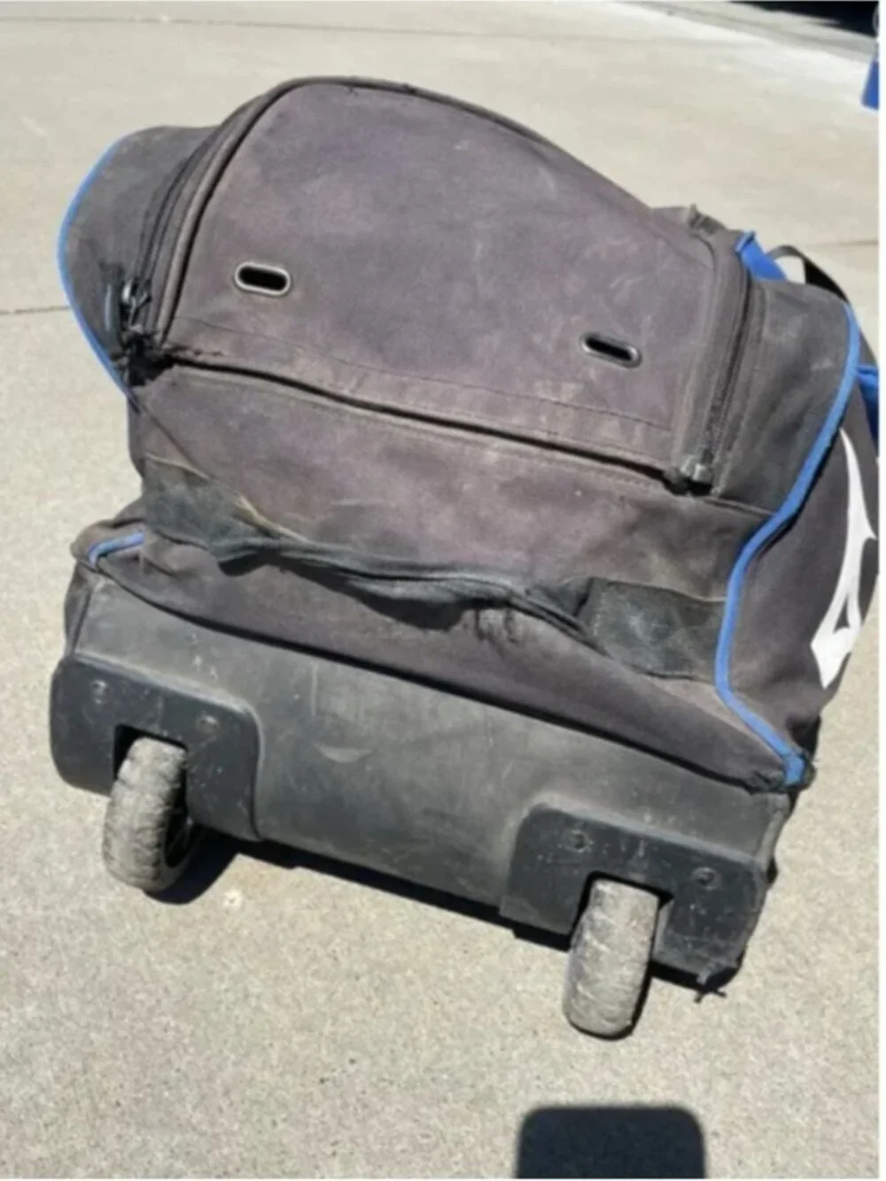 Mizuno Blue and Black Duffel Catcher’s Bag